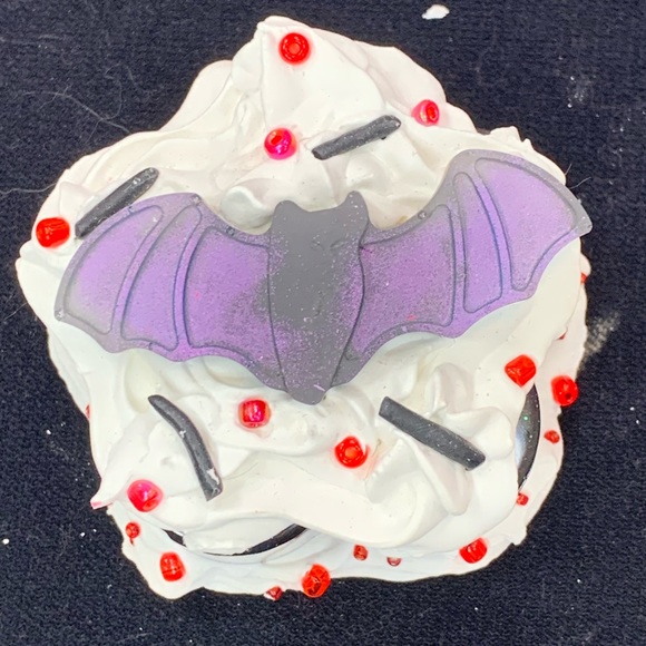 Small resin trinket box black - Picture 2 of 3